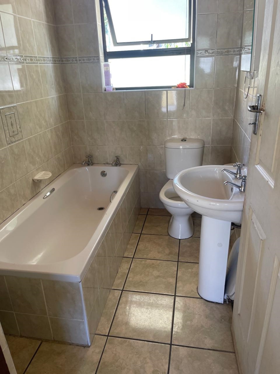 4 Bedroom Property for Sale in Idasvallei Western Cape